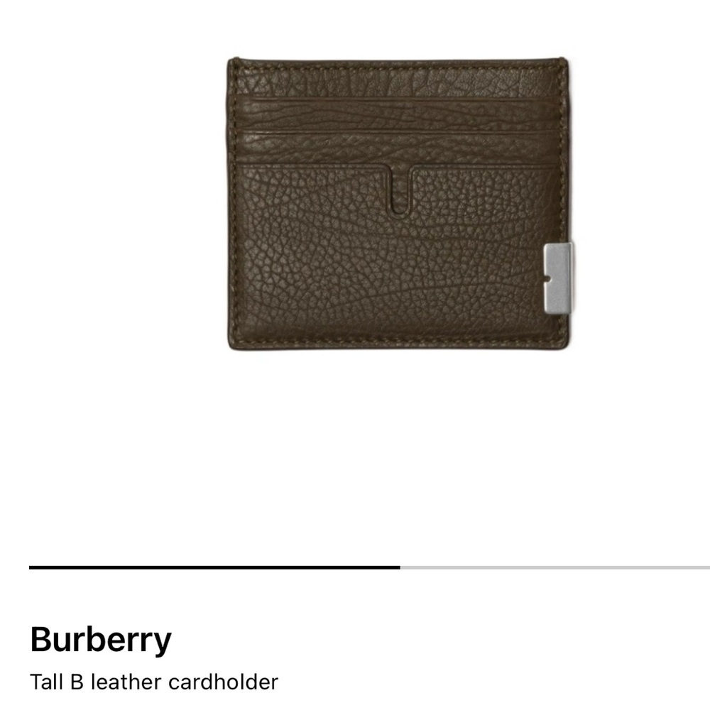 Burberry
Tall B leather cardholder. Men wallet.